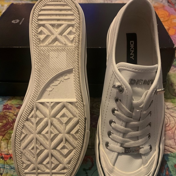 DKNY SIBZ SNEAKER - Picture 3 of 4